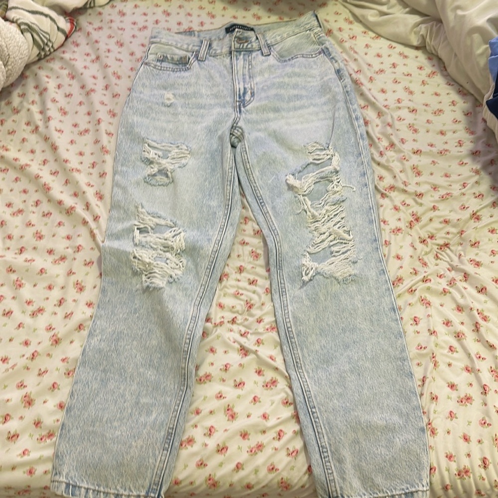 Light wash aeropostale mom jeans.